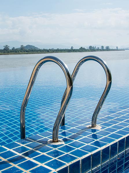 Pool ladders
